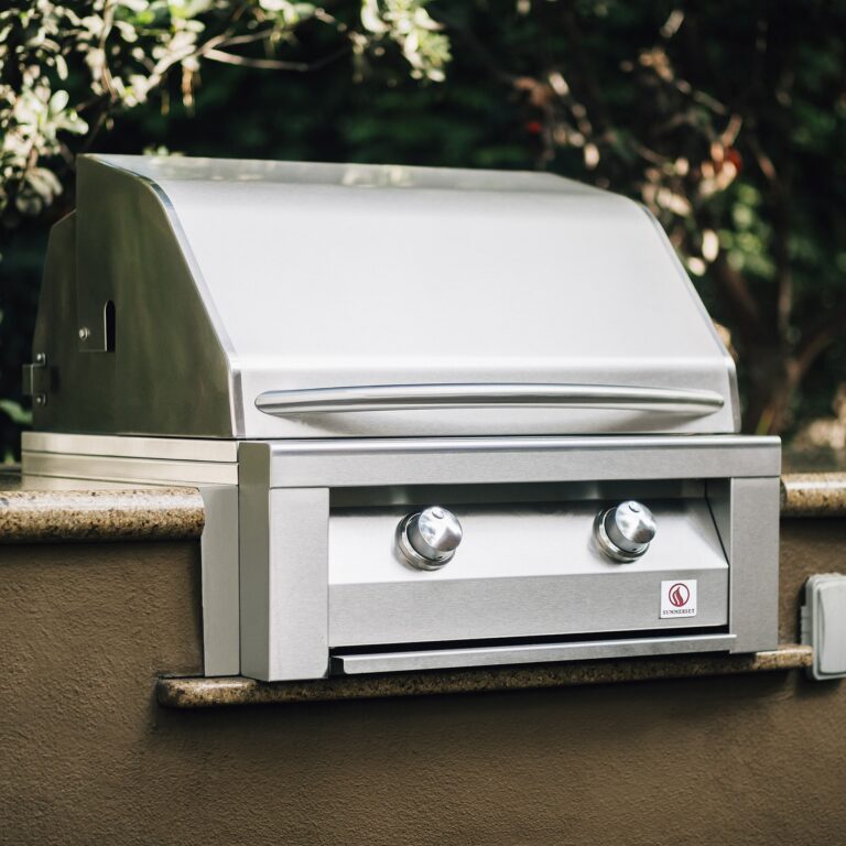 Summerset Resort 30-Inch Built-In Grill, 2 Cast Stainless Burners, 50,000 BTU, 304 Stainless Steel Construction, Fixed Valve Controls, Piezo Ignition, 541.38 sq in Cooking Area, Ideal for Commercial & Multi-Family Use