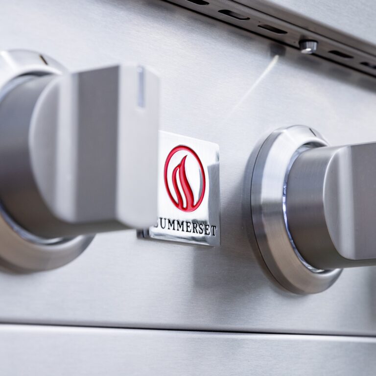 Summerset Sizzler Pro 32" Built-In Natural Gas Grill – 4-Burner, 75,000 BTU, Infrared Rear Burner, LED Knobs, Halogen Interior Lights, #304 Stainless Steel, Flame Thrower Ignition, Heavy-Duty 8mm Grates