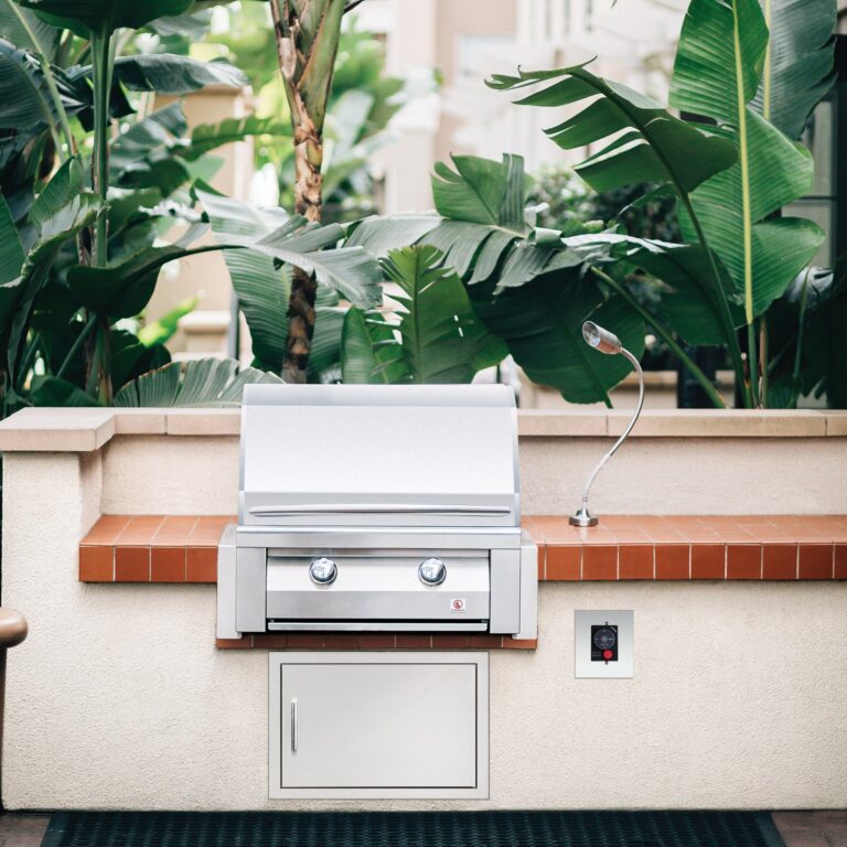 Summerset Resort 30-Inch Built-In Grill, 2 Cast Stainless Burners, 50,000 BTU, 304 Stainless Steel Construction, Fixed Valve Controls, Piezo Ignition, 541.38 sq in Cooking Area, Ideal for Commercial & Multi-Family Use