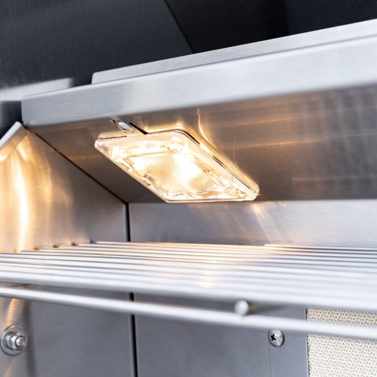 Summerset Sizzler Pro 40-inch Built-In Natural Gas Grill, 5-Burner, 90,000 BTU, Infrared Rear Burner, LED Control Knobs, Halogen Interior Lights, #304 Stainless Steel, Flame Thrower Ignition, Double-Lined Hood, 8mm Cooking Grates, SZRPRO40-NG