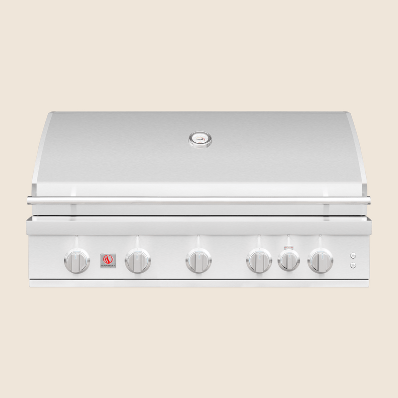 Summerset Sizzler Pro 40-inch Built-In Natural Gas Grill, 5-Burner, 90,000 BTU, Infrared Rear Burner, LED Control Knobs, Halogen Interior Lights, #304 Stainless Steel, Flame Thrower Ignition, Double-Lined Hood, 8mm Cooking Grates, SZRPRO40-NG