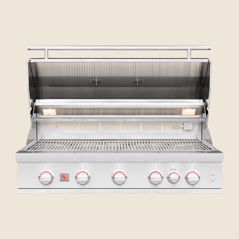 Summerset Sizzler Pro 40-inch Built-In Natural Gas Grill, 5-Burner, 90,000 BTU, Infrared Rear Burner, LED Control Knobs, Halogen Interior Lights, #304 Stainless Steel, Flame Thrower Ignition, Double-Lined Hood, 8mm Cooking Grates, SZRPRO40-NG